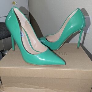 Steve Madden Vibrant Green Heels